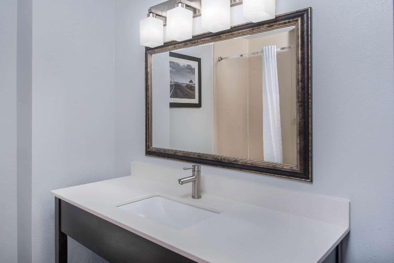 La Quinta Inn Suites By Wyndham Moscow Pullman image