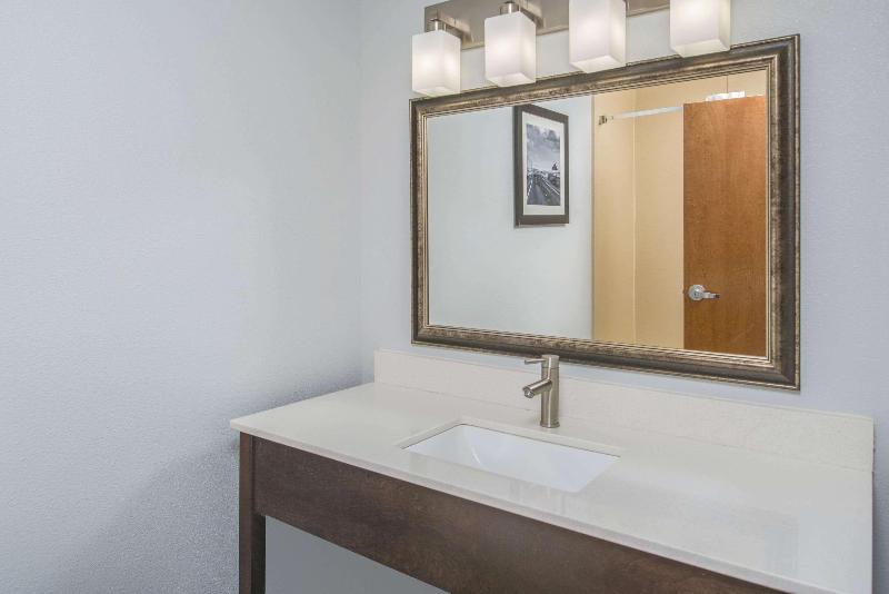 La Quinta Inn Suites By Wyndham Moscow Pullman image