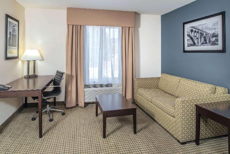La Quinta Inn Suites By Wyndham Moscow Pullman image
