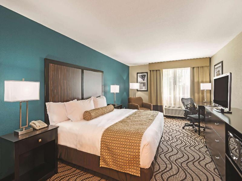 La Quinta Inn Suites By Wyndham Boise Towne Square image