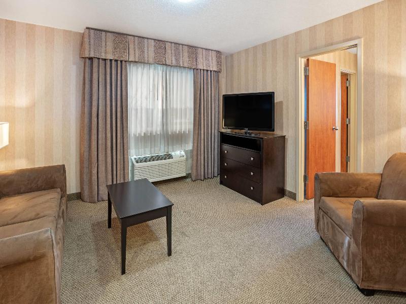 La Quinta Inn Suites By Wyndham Boise Towne Square image