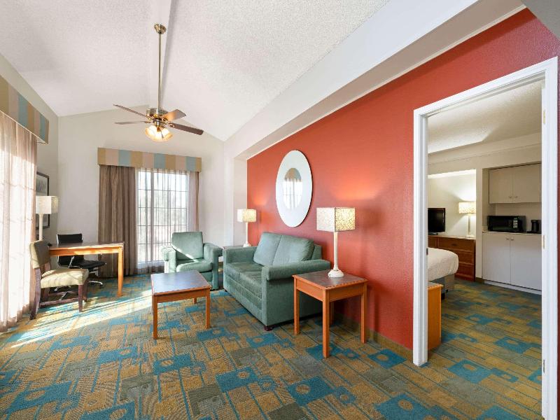 La Quinta Inn Wyndham Phoenix Sky Harbor Airport image