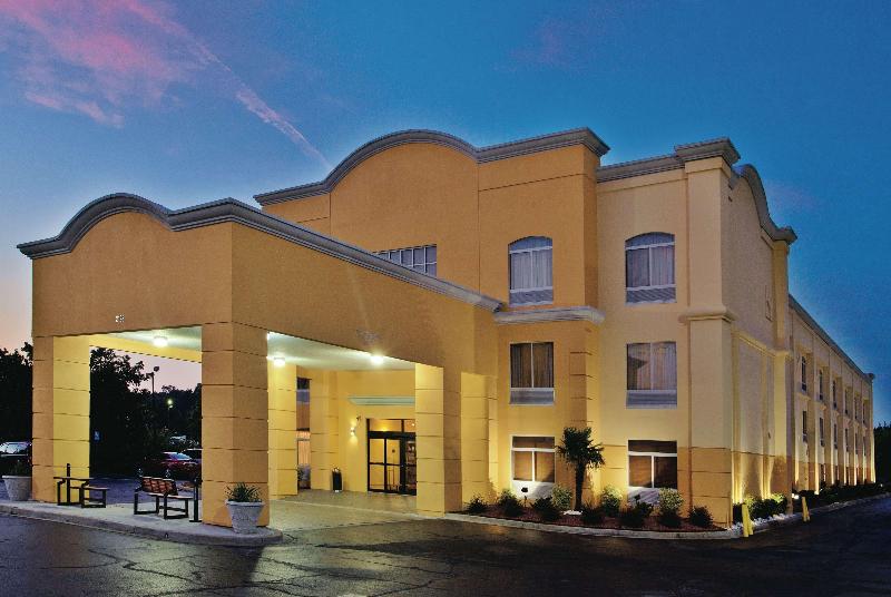 La Quinta Inn Suites By Wyndham Florence image
