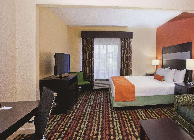 La Quinta Inn Suites By Wyndham Florence image