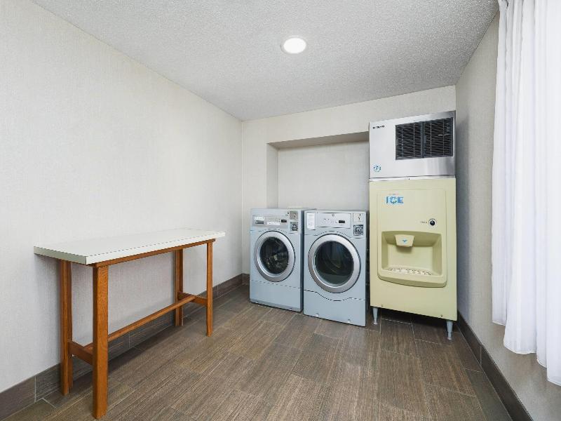 La Quinta Inn Suites By Wyndham Clarksville