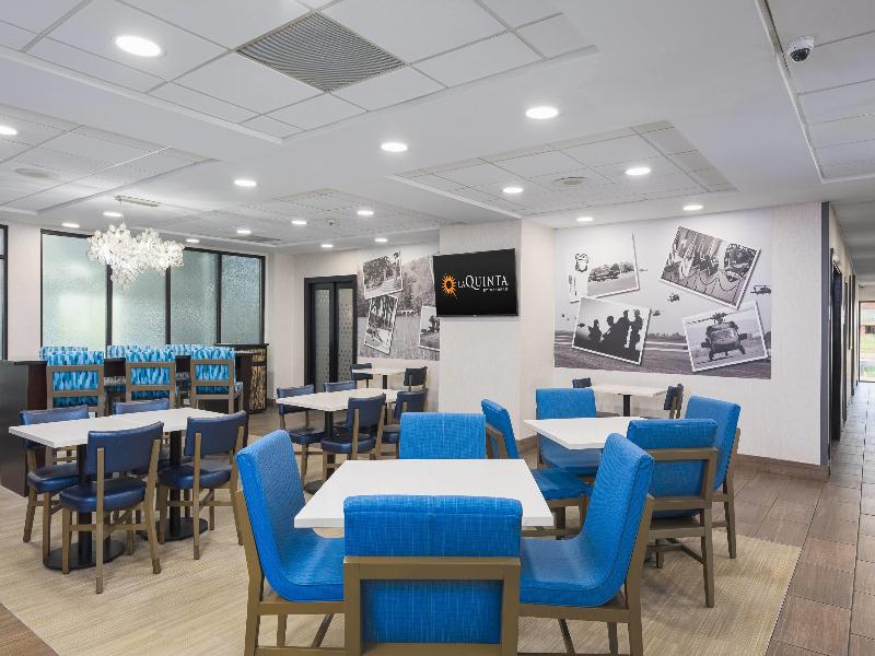 La Quinta Inn Suites By Wyndham Clarksville