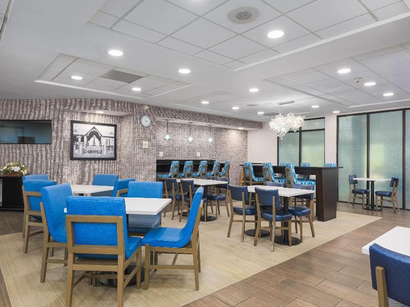 La Quinta Inn Suites By Wyndham Clarksville