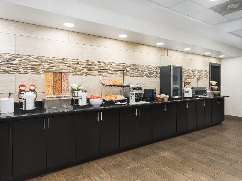La Quinta Inn Suites By Wyndham Clarksville