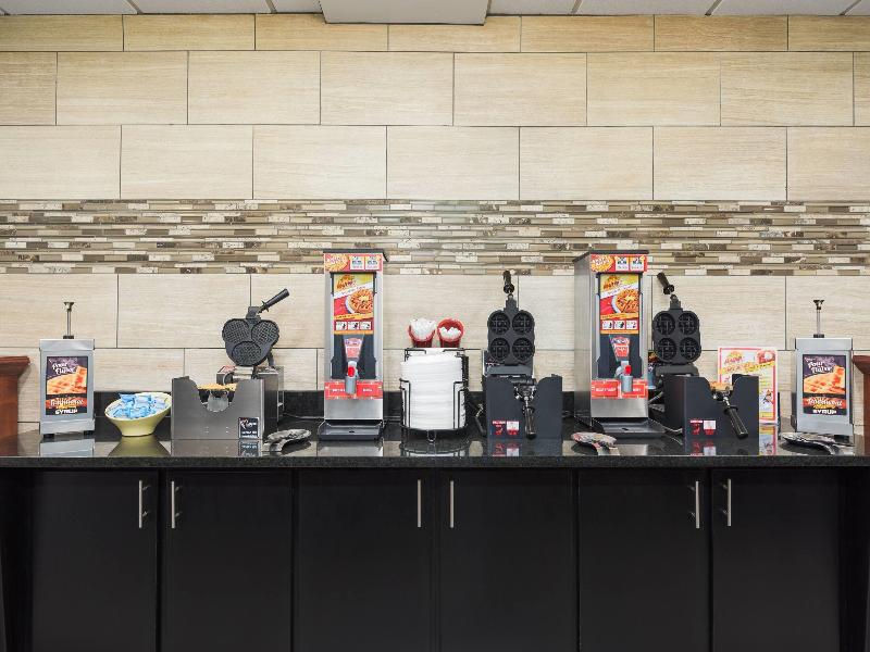 La Quinta Inn Suites By Wyndham Clarksville