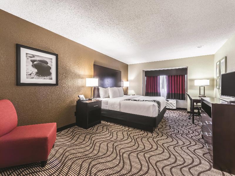 La Quinta Inn Suites By Wyndham Collinsville image