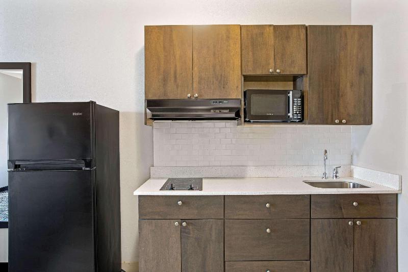 La Quinta Inn Suites By Wyndham York image