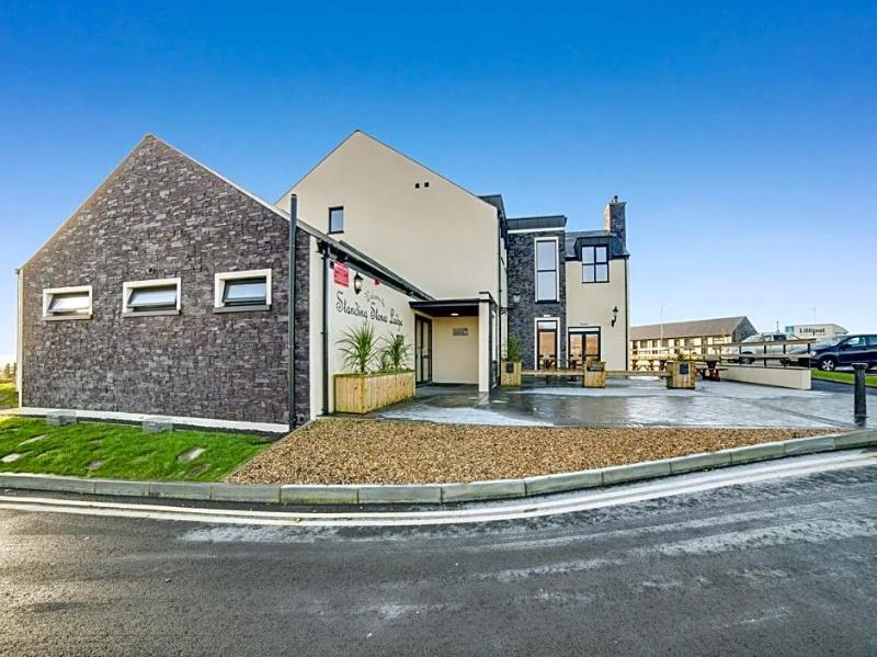 OYO Standing Stones Lodge