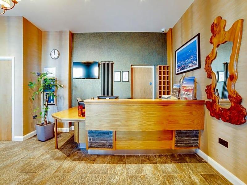OYO Standing Stones Lodge