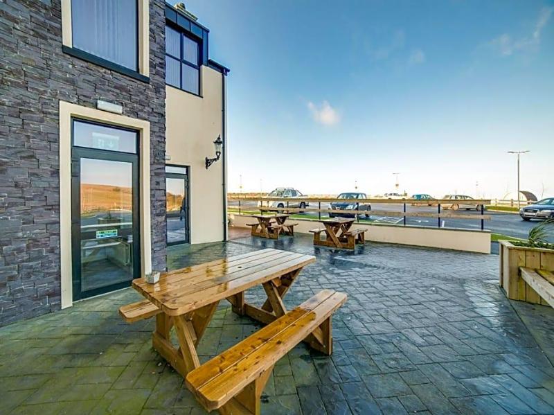 OYO Standing Stones Lodge