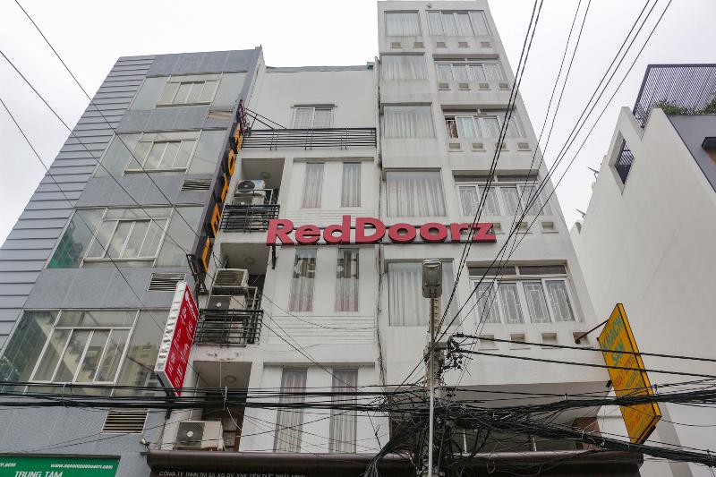 RedDoorz near Saigon Train Station 2