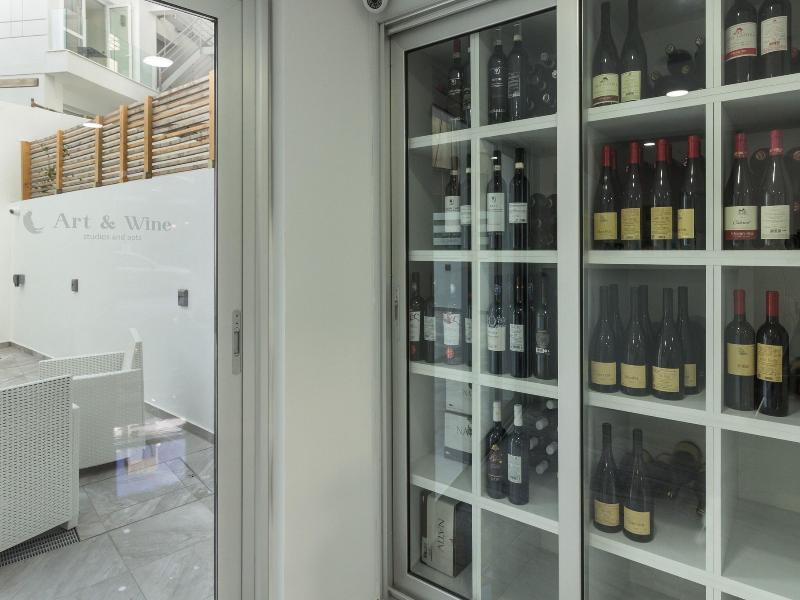 Art & Wine Studios And Apts image