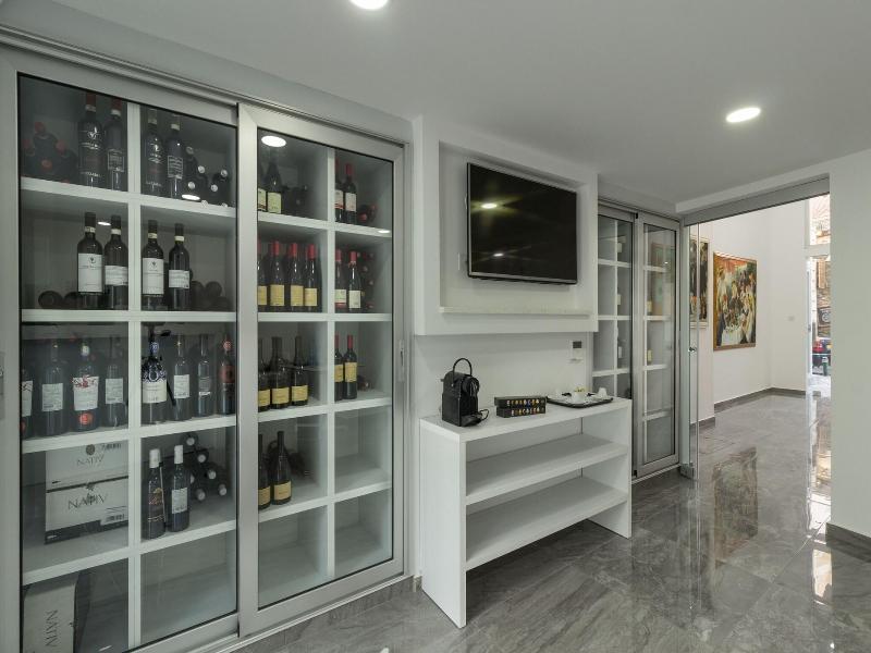 Art & Wine Studios And Apts image