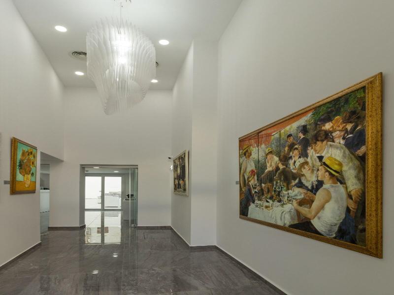 Art & Wine Studios And Apts image