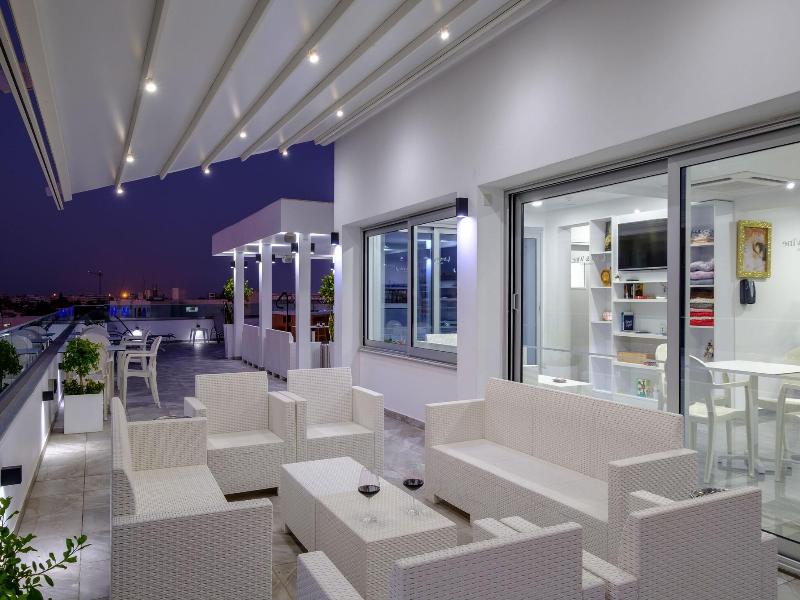 Art & Wine Studios And Apts image
