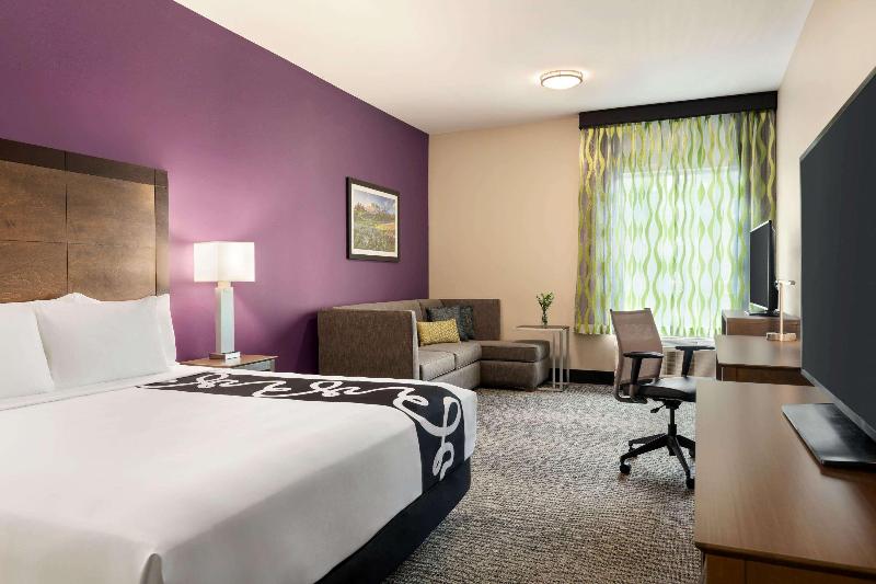 La Quinta Inn Suites By Wyndham Burlington