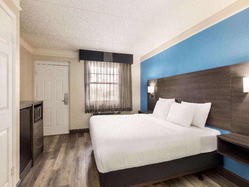La Quinta Inn By Wyndham San Antonio I 35 N At Toe image