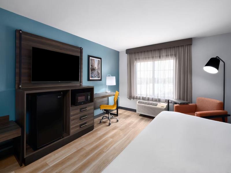 La Quinta Inn Suites Greensboro Nc image