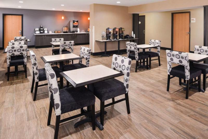 Studio 6 Lenexa Overland Park image