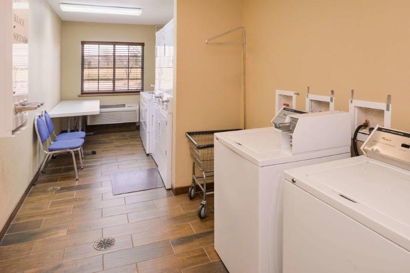 Studio 6 Lenexa Overland Park image
