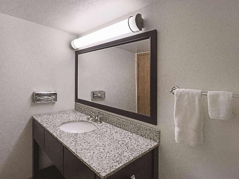 La Quinta Inn Suites By Wyndham Woodburn image