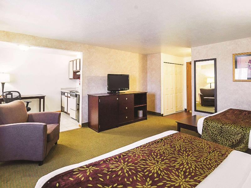 La Quinta Inn Suites By Wyndham Woodburn image
