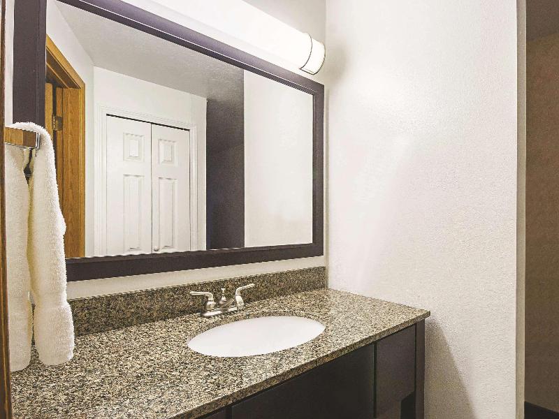La Quinta Inn Suites By Wyndham Woodburn image