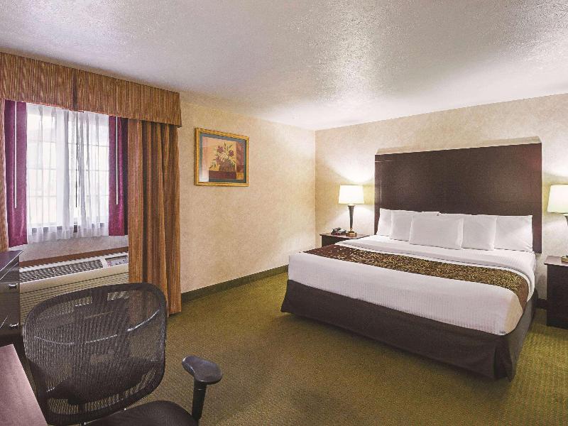 La Quinta Inn Suites By Wyndham Woodburn image