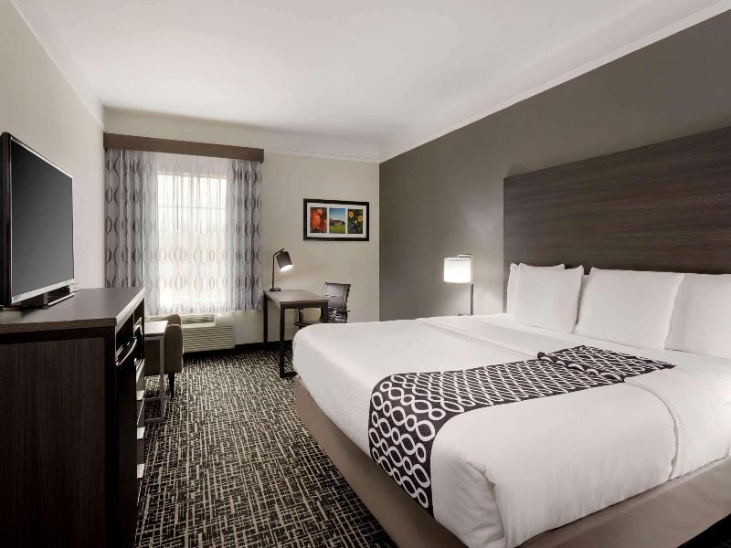 La Quinta Inn Suites By Wyndham I 20 image