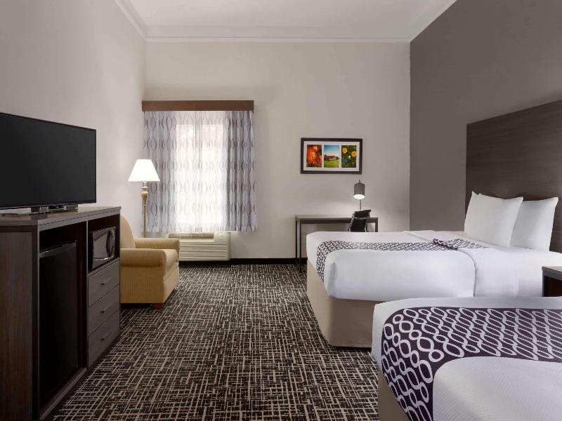 La Quinta Inn Suites By Wyndham I 20 image