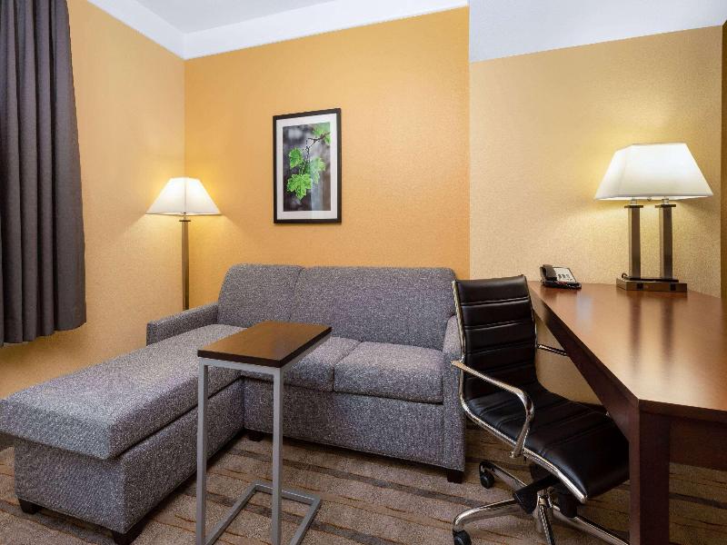 La Quinta Inn Suites By Wyndham Houston Nw Beltway image