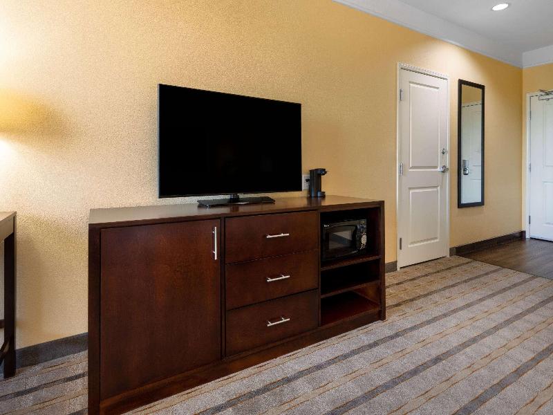 La Quinta Inn Suites By Wyndham Houston Nw Beltway image