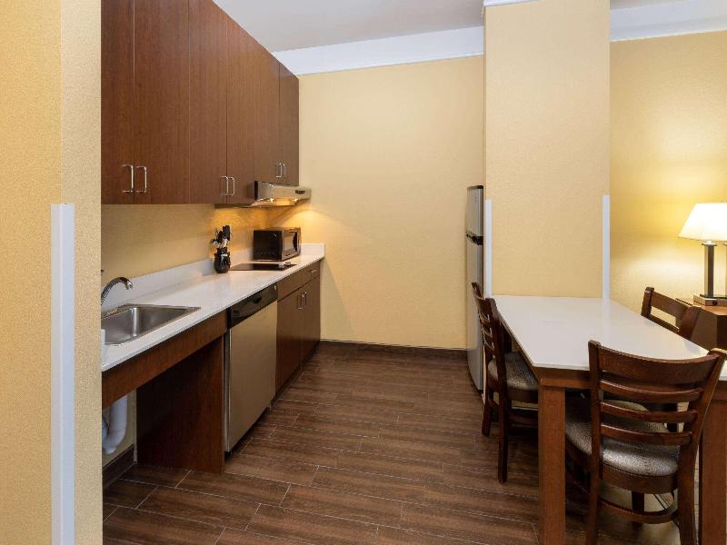 La Quinta Inn Suites By Wyndham Houston Nw Beltway image