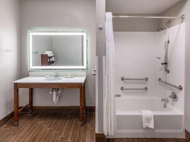 La Quinta Inn Suites By Wyndham Houston Nw Beltway image