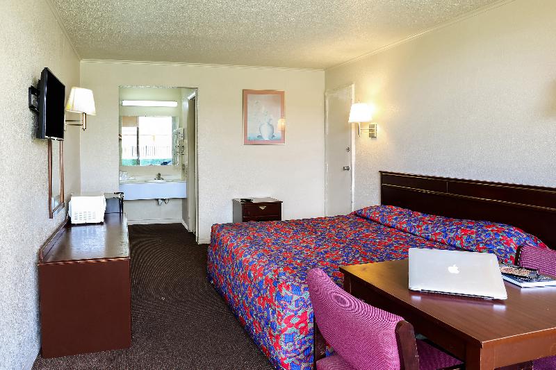 Hotel Opelika I-85 Columbus Pkwy — photo 36