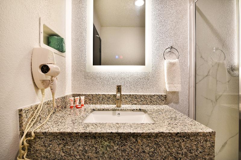 OYO Hotel Shreveport Airport North image