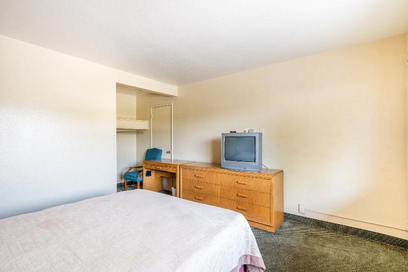 OYO Hotel Shreveport Airport North image