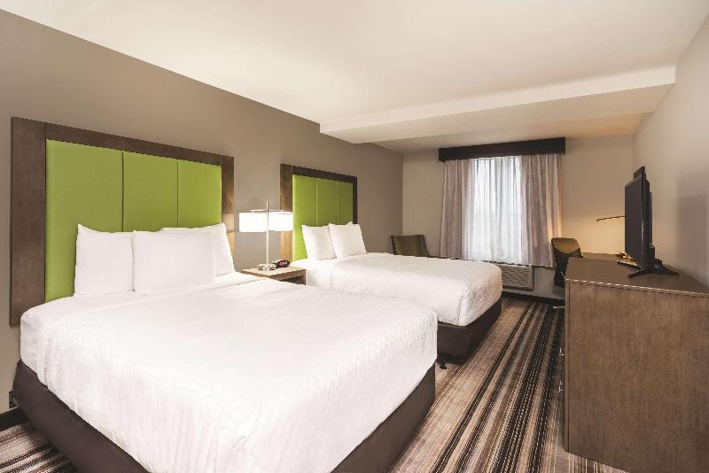La Quinta Inn Suites By Wyndham Brooklyn Central image
