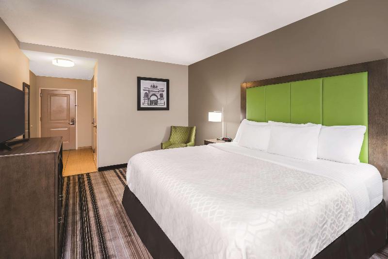 La Quinta Inn Suites By Wyndham Brooklyn Central image