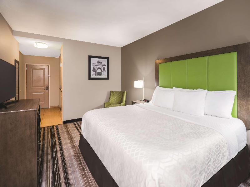 La Quinta Inn Suites By Wyndham Brooklyn Central image