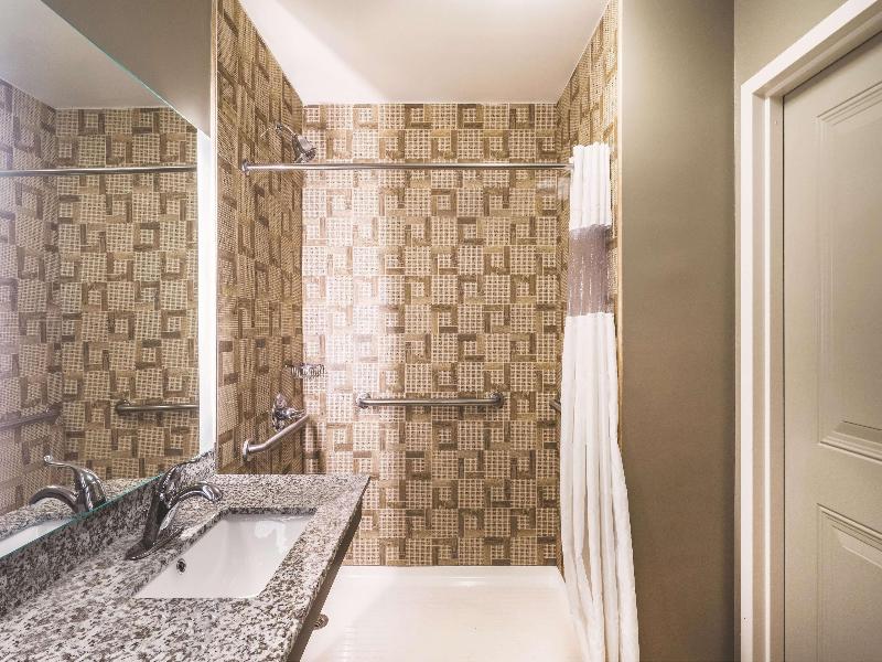 La Quinta Inn Suites By Wyndham Brooklyn Central image