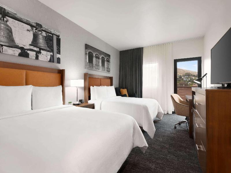 La Quinta Inn Suites By Wyndham San Luis Obispo Do image