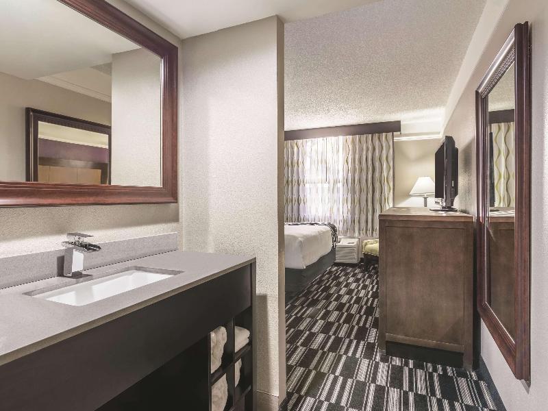 La Quinta Inn By Wyndham Jupiter image