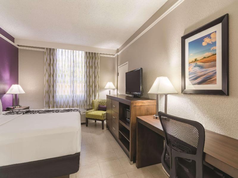 La Quinta Inn By Wyndham Jupiter image