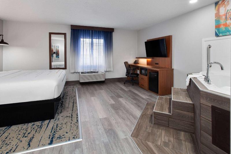 La Quinta Inn By Wyndham Wausau image