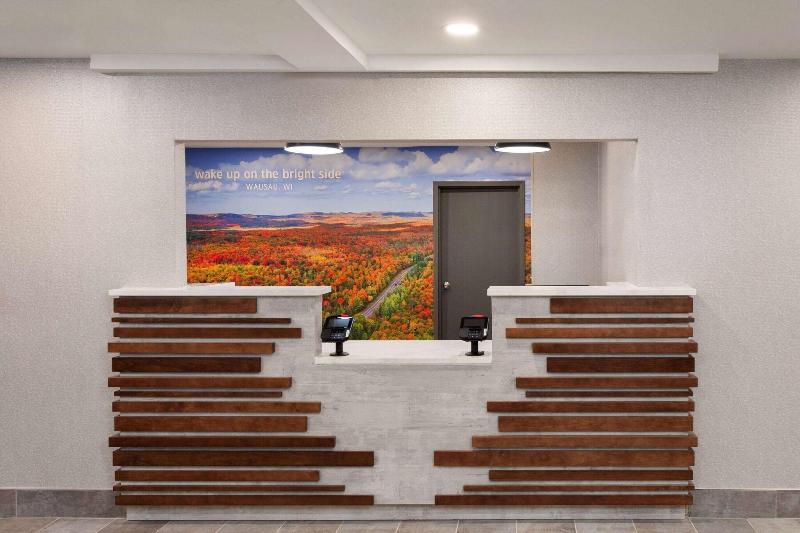 La Quinta Inn By Wyndham Wausau image